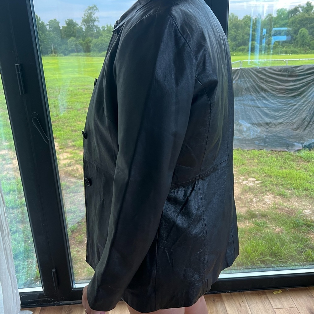 Black leather jacket. - Picture 4 of 5